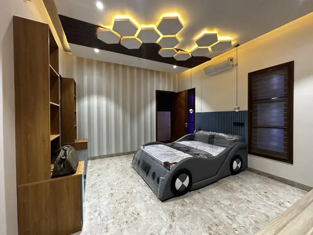 Children's room with shelving and themed bed - Mr. Siddanth project, Bangalore