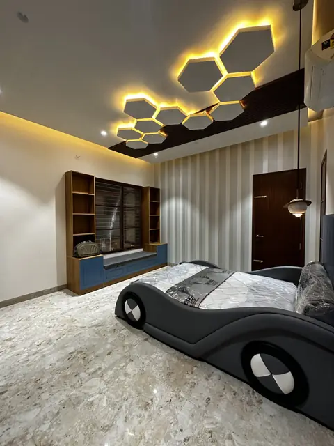 Wide children's bedroom with wardrobe wall - Mr. Siddanth project, Bangalore