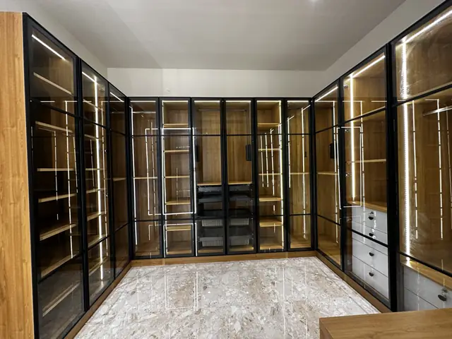 Walk-in wardrobe with island storage - Mr. Siddanth project, Bangalore