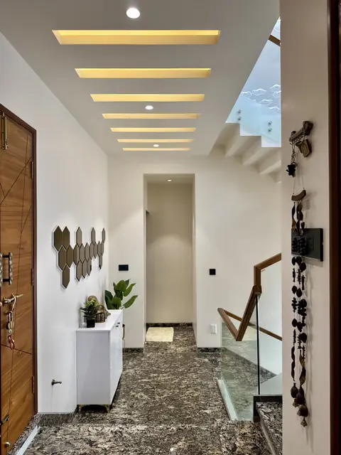 Entry passage with console and staircase - Mr. Siddanth project, Bangalore