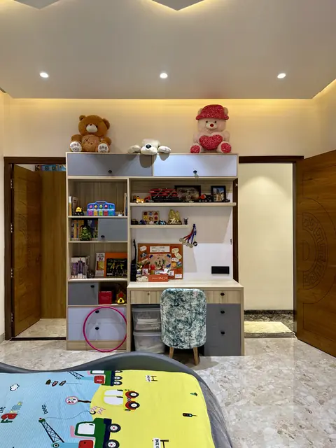 Children's room with toy storage shelves - Mr. Siddanth project, Bangalore