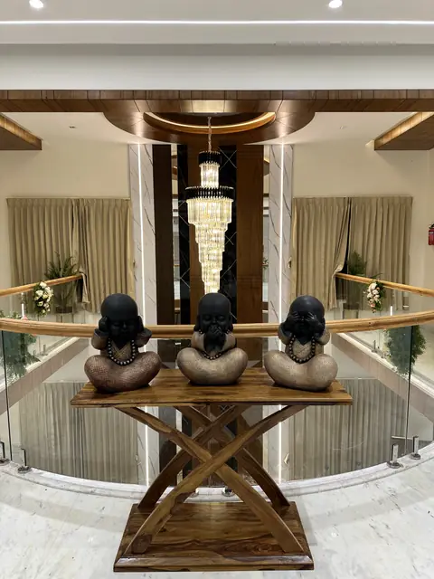 Chandelier and glass balustrade at upper landing - Mr. Willfred project, Bangalore