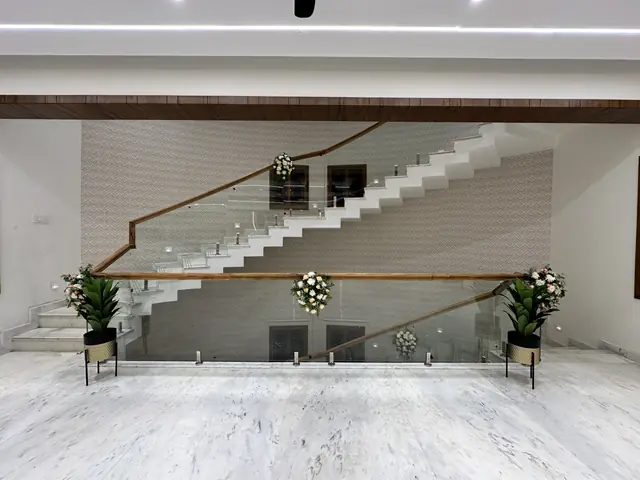 Straight-flight staircase with glass balustrade - Mr. Willfred project, Bangalore