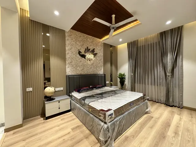 Bedroom with slatted ceiling and cove lighting - Mr. Willfred project, Bangalore