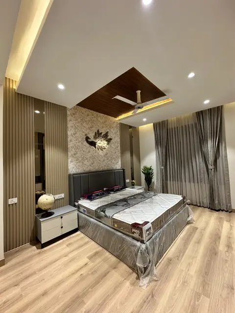 Bedroom with fitted dresser and mirror - Mr. Willfred project, Bangalore