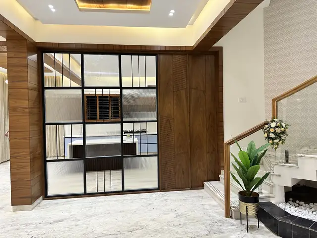 Landing with glazed partition and staircase - Mr. Willfred project, Bangalore